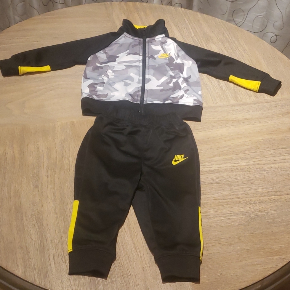 Nike 12 m two piece set